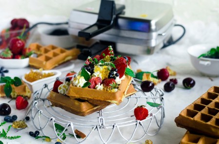 Gofry na słodko z owocami.