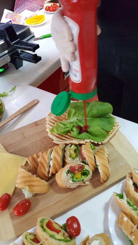 ciasto wytrawne zawijane z serem i warzywami